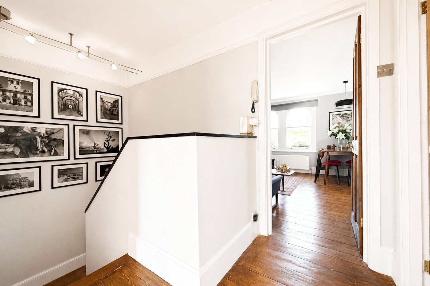 2 bedroom property for sale in London | Robinson Jackson