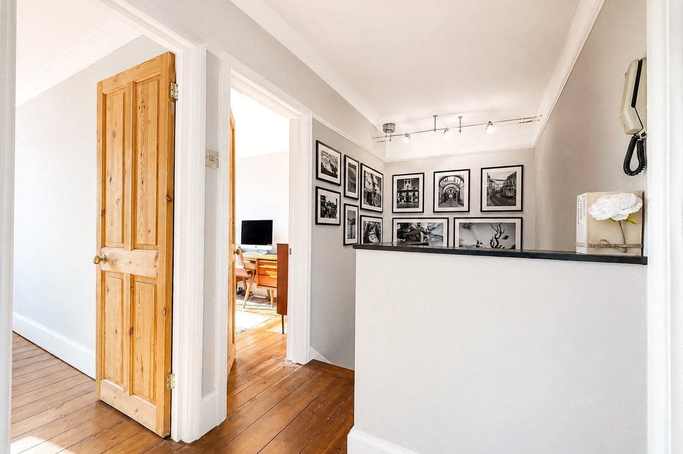 2 bedroom property for sale in London | Robinson Jackson