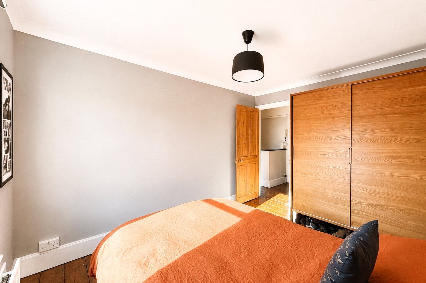 2 bedroom property for sale in London | Robinson Jackson