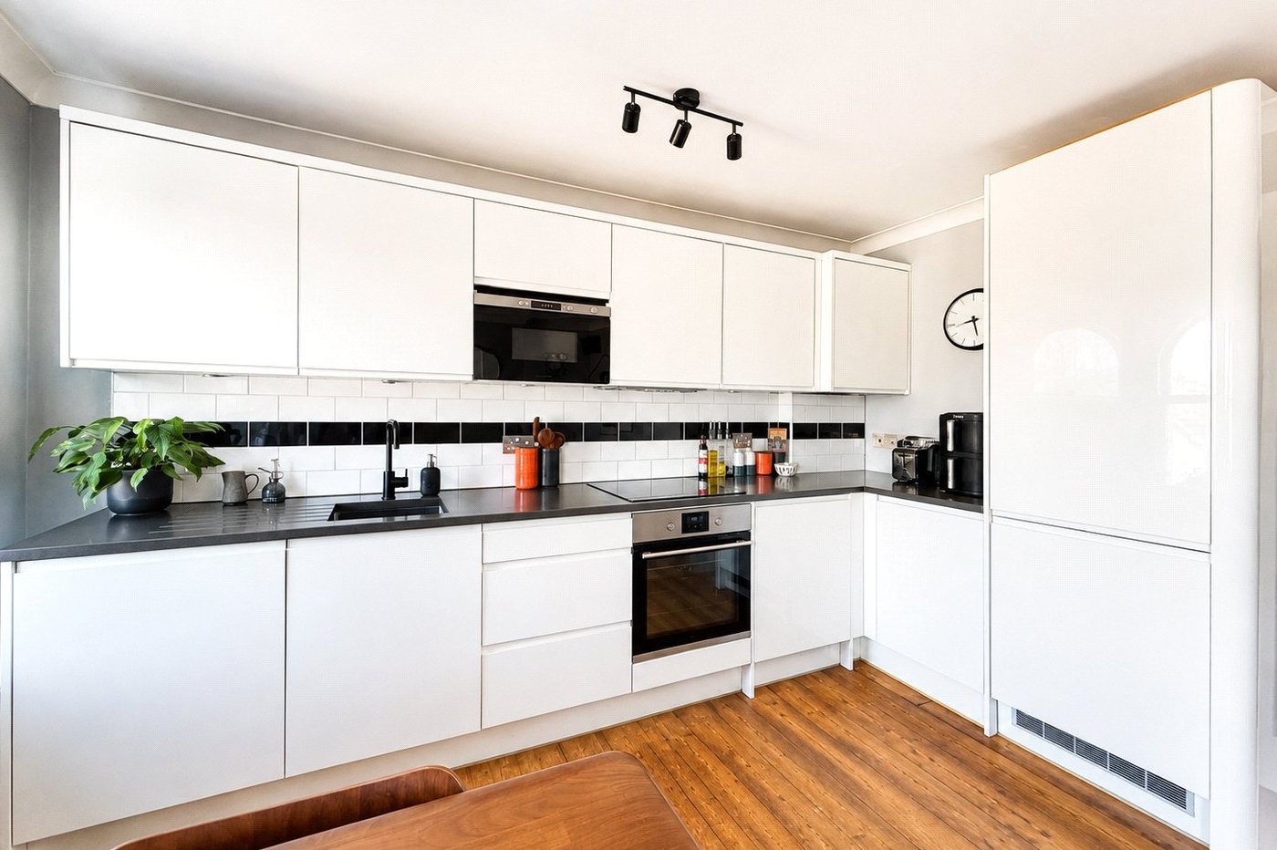 2 bedroom property for sale in London | Robinson Jackson
