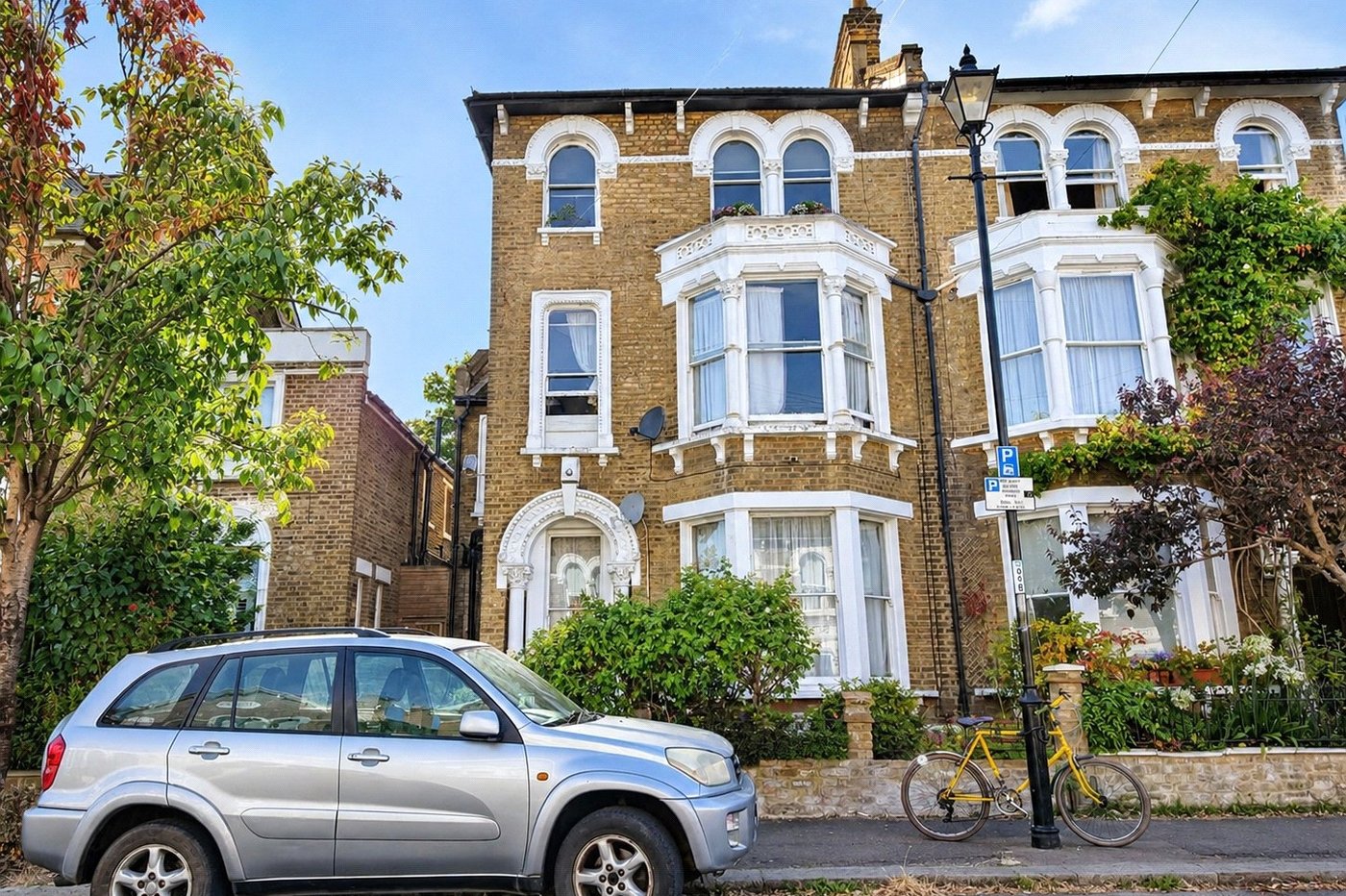 2 bedroom property for sale in London | Robinson Jackson
