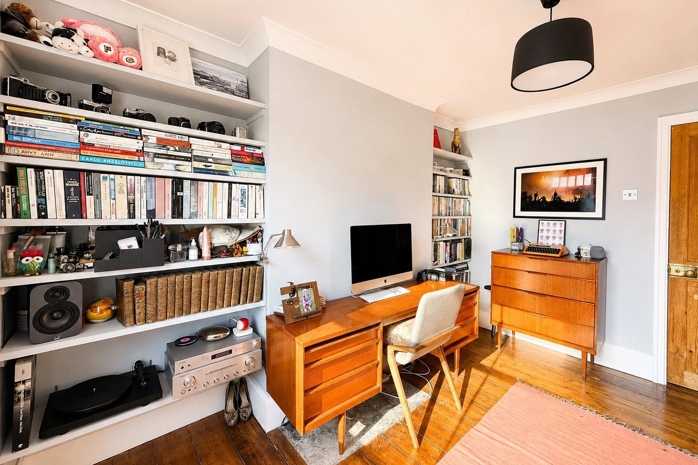 2 bedroom property for sale in London | Robinson Jackson