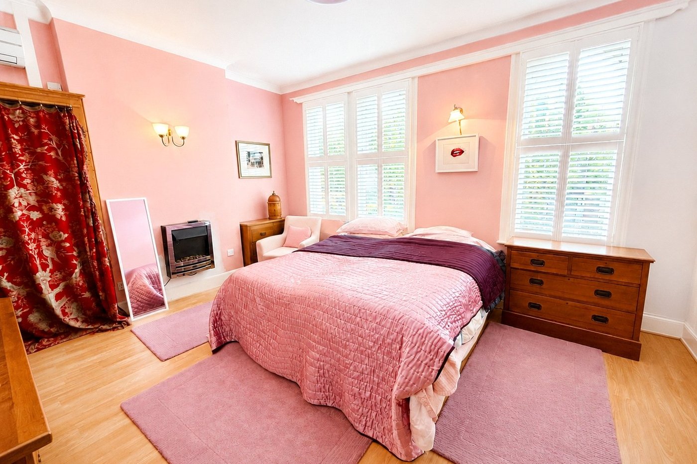 3 bedroom house for sale in London | Robinson Jackson