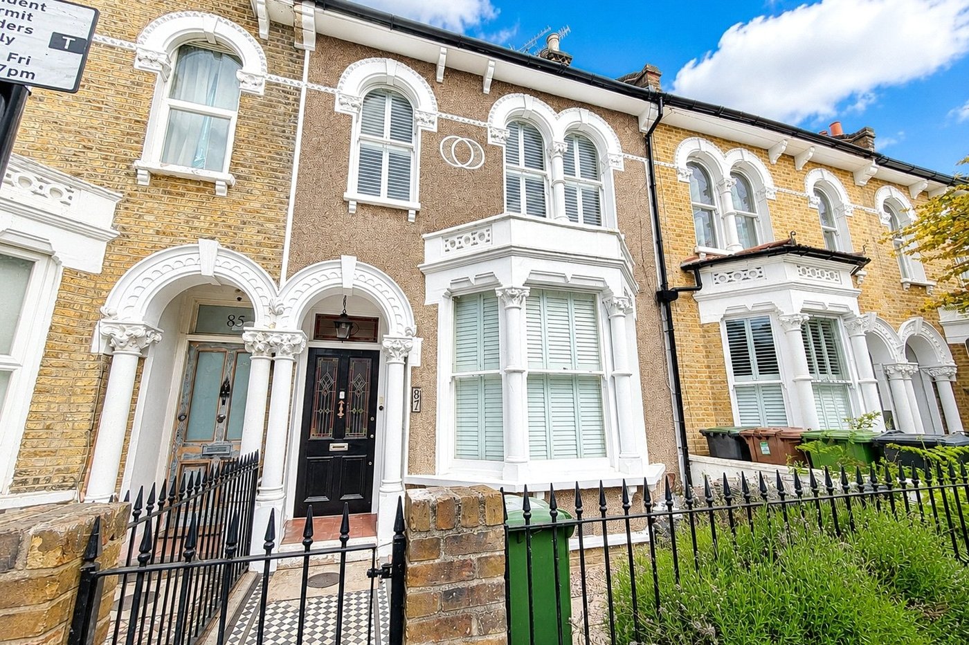 3 bedroom house for sale in London | Robinson Jackson