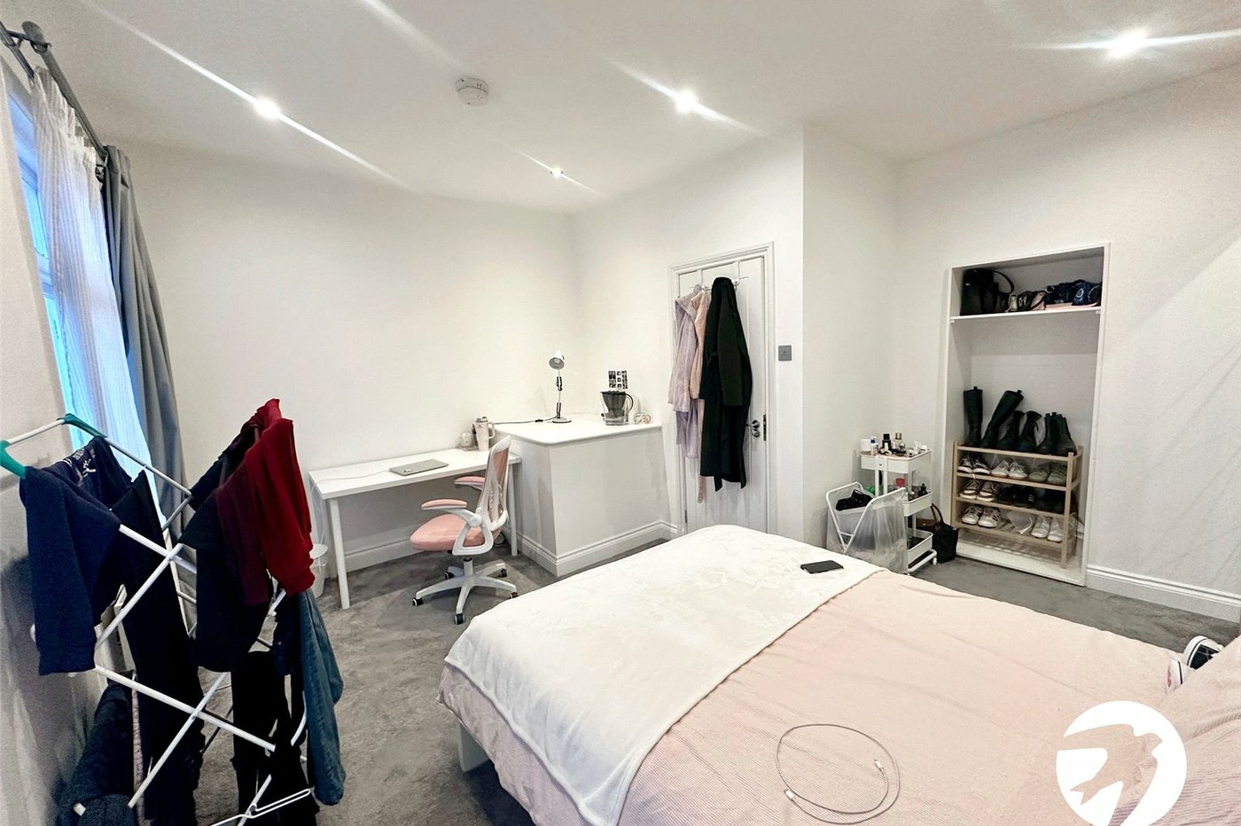 2 bedroom property for sale in London | Robinson Jackson