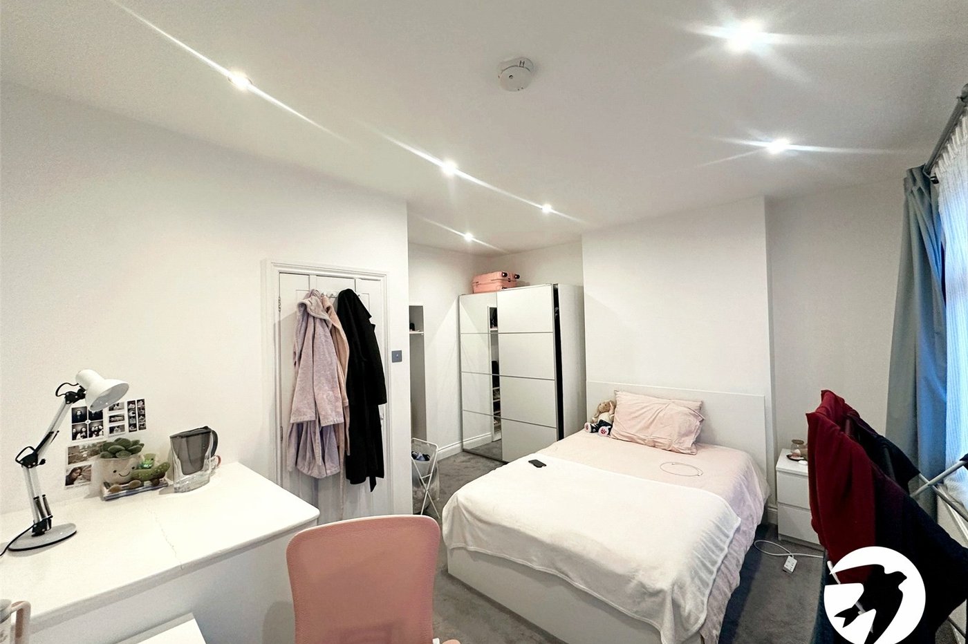 2 bedroom property for sale in London | Robinson Jackson