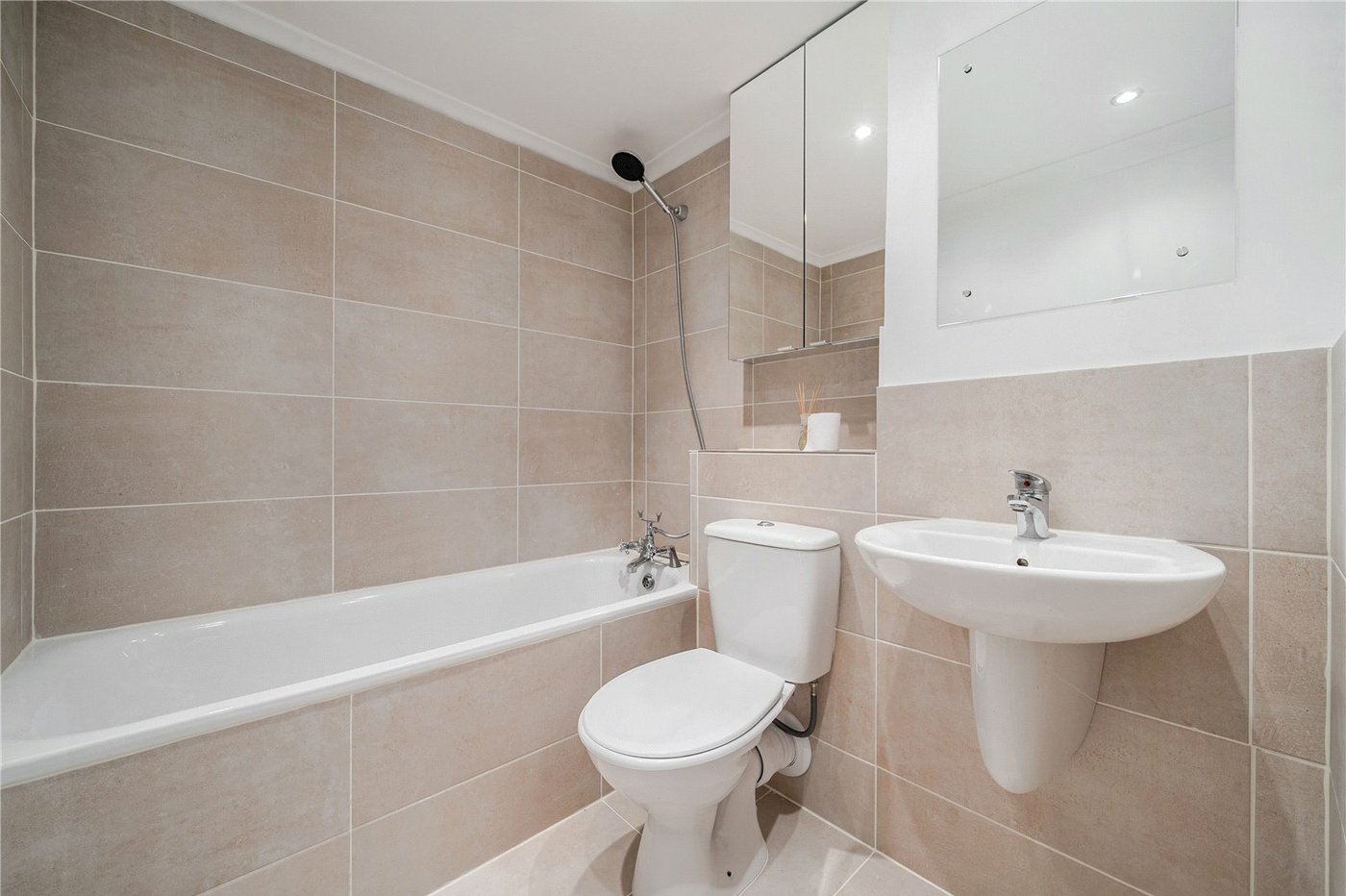 1 bedroom property for sale in London | Robinson Jackson