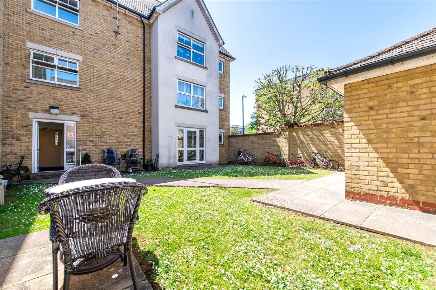 2 bedroom property for sale in Maidstone | Robinson Michael & Jackson