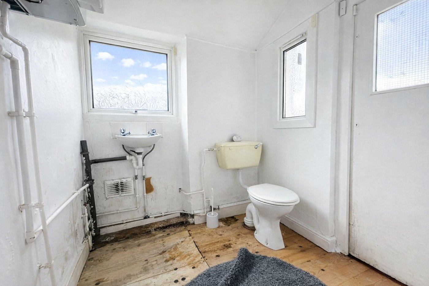 3 bedroom house for sale in London | Robinson Jackson