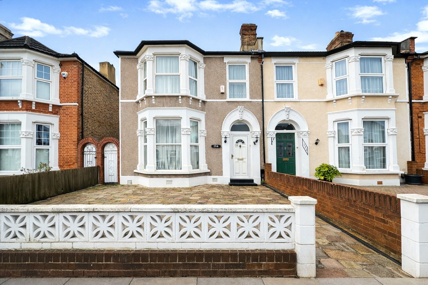 3 bedroom house for sale in London | Robinson Jackson