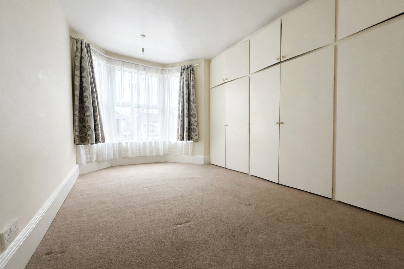 3 bedroom house for sale in London | Robinson Jackson