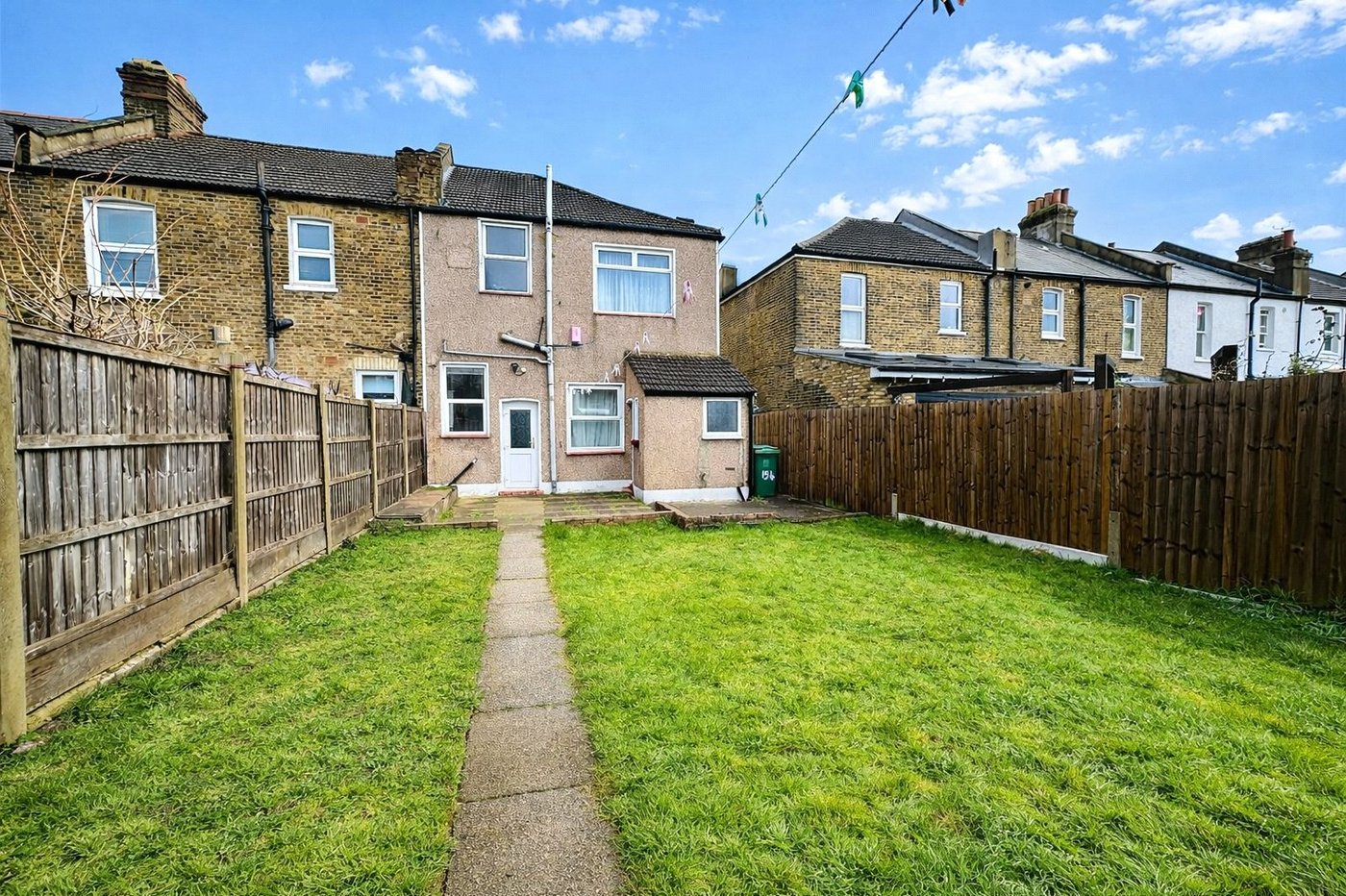 3 bedroom house for sale in London | Robinson Jackson