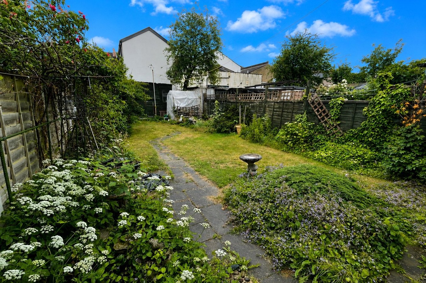 3 bedroom house for sale in London | Robinson Jackson