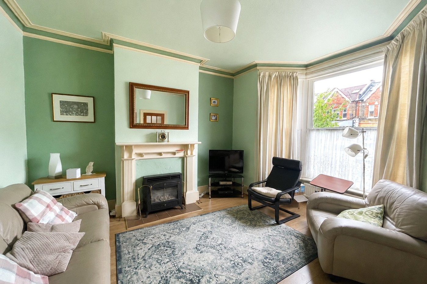3 bedroom house for sale in London | Robinson Jackson