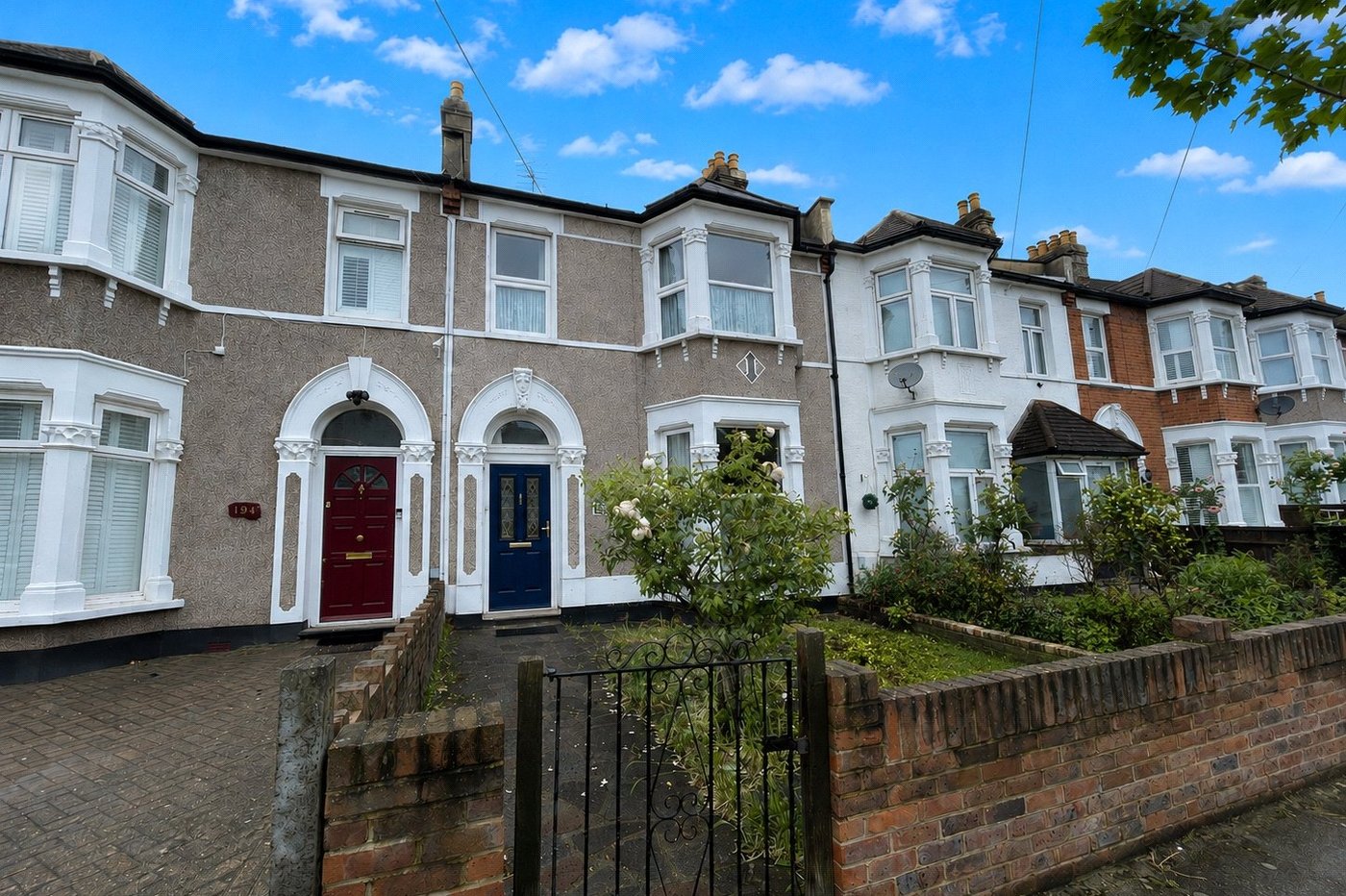 3 bedroom house for sale in London | Robinson Jackson
