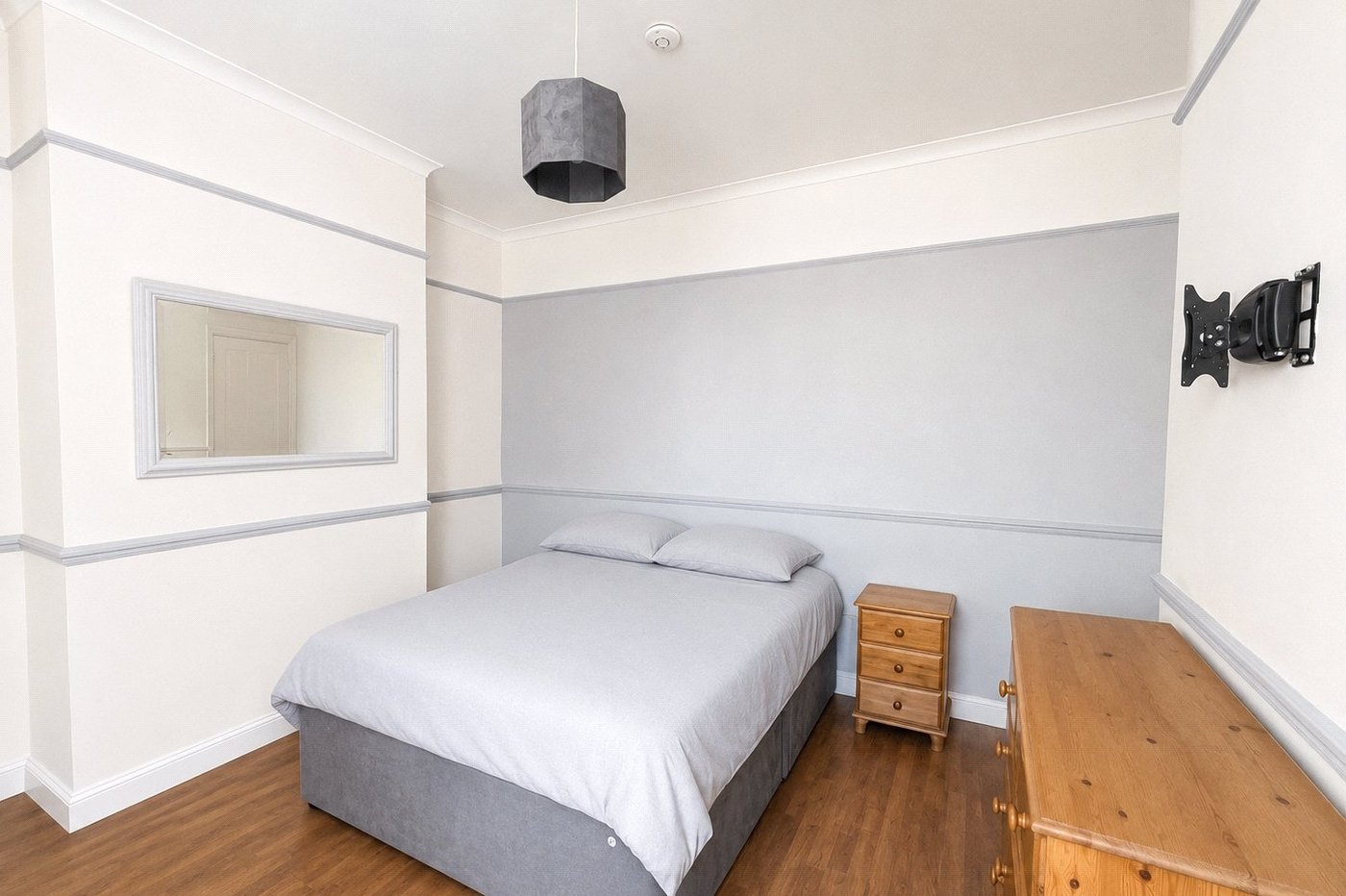 3 bedroom house for sale in London | Robinson Jackson