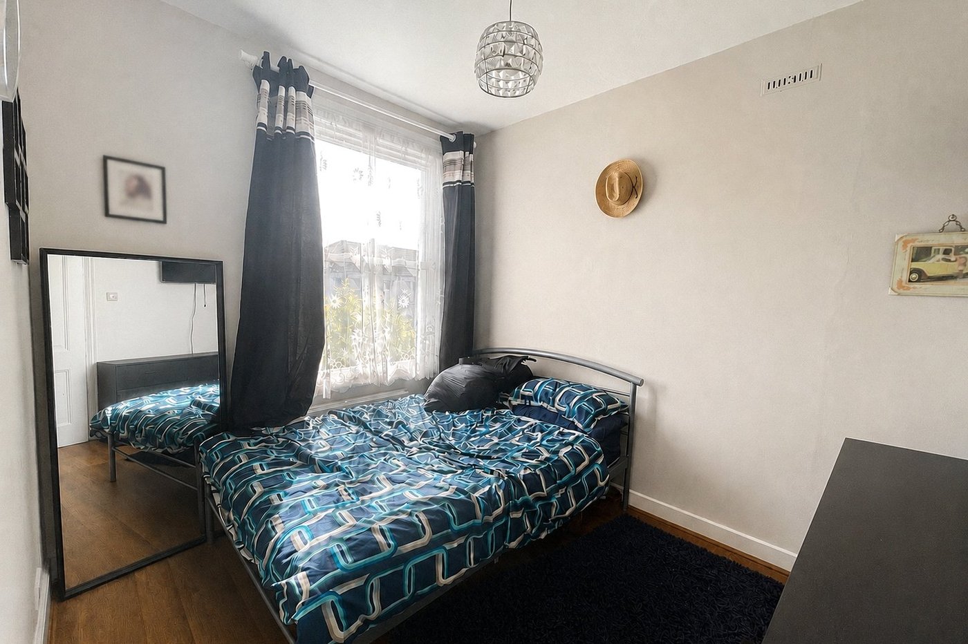 3 bedroom house for sale in London | Robinson Jackson