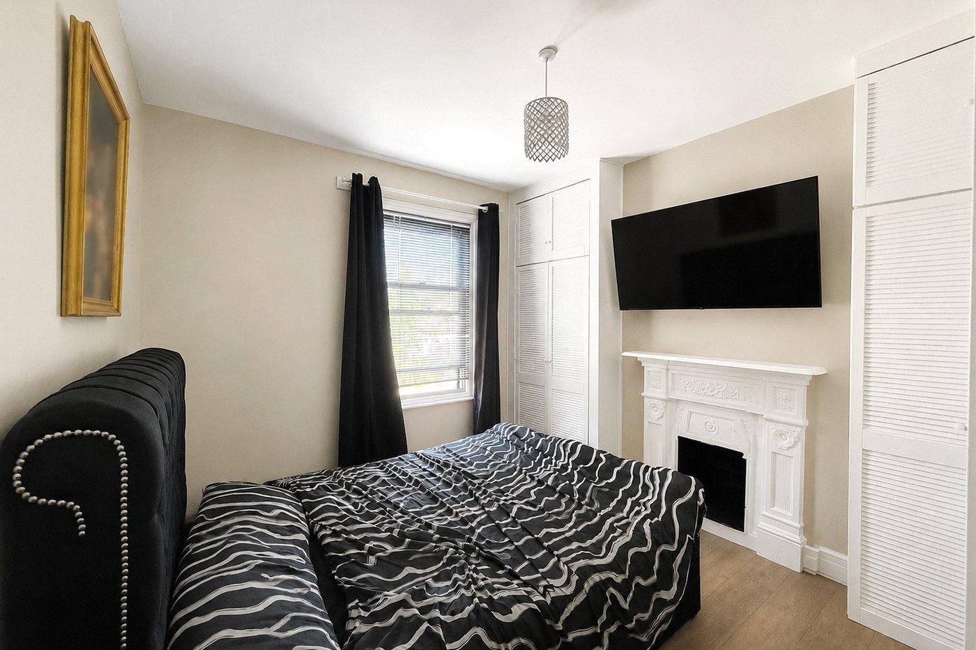 3 bedroom house for sale in London | Robinson Jackson