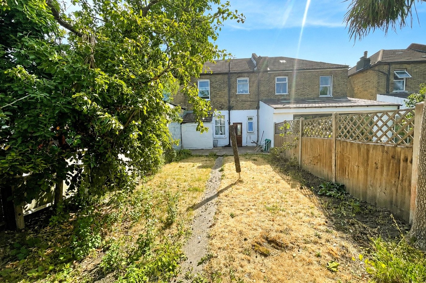 3 bedroom house for sale in London | Robinson Jackson