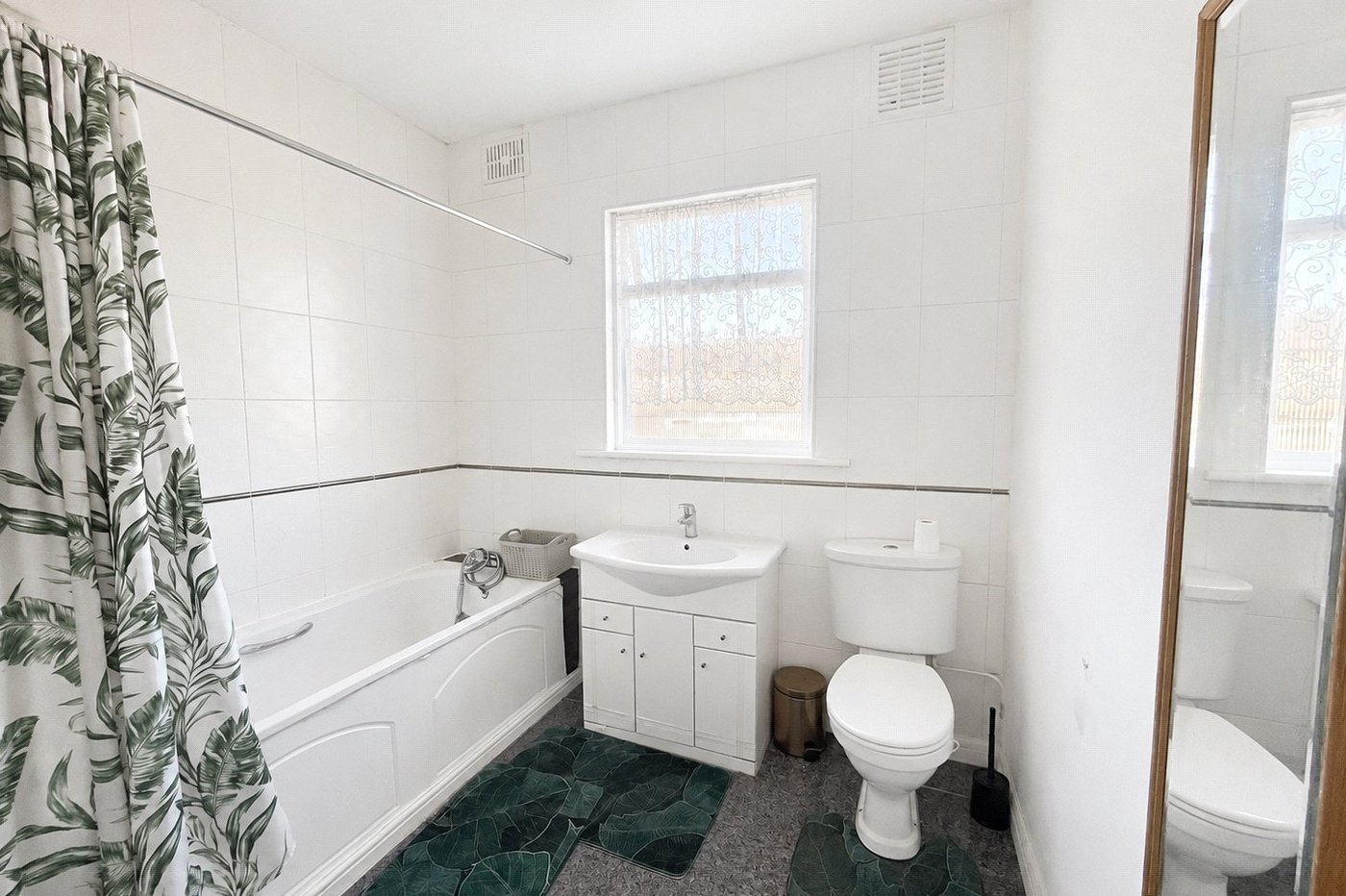 3 bedroom house for sale in London | Robinson Jackson