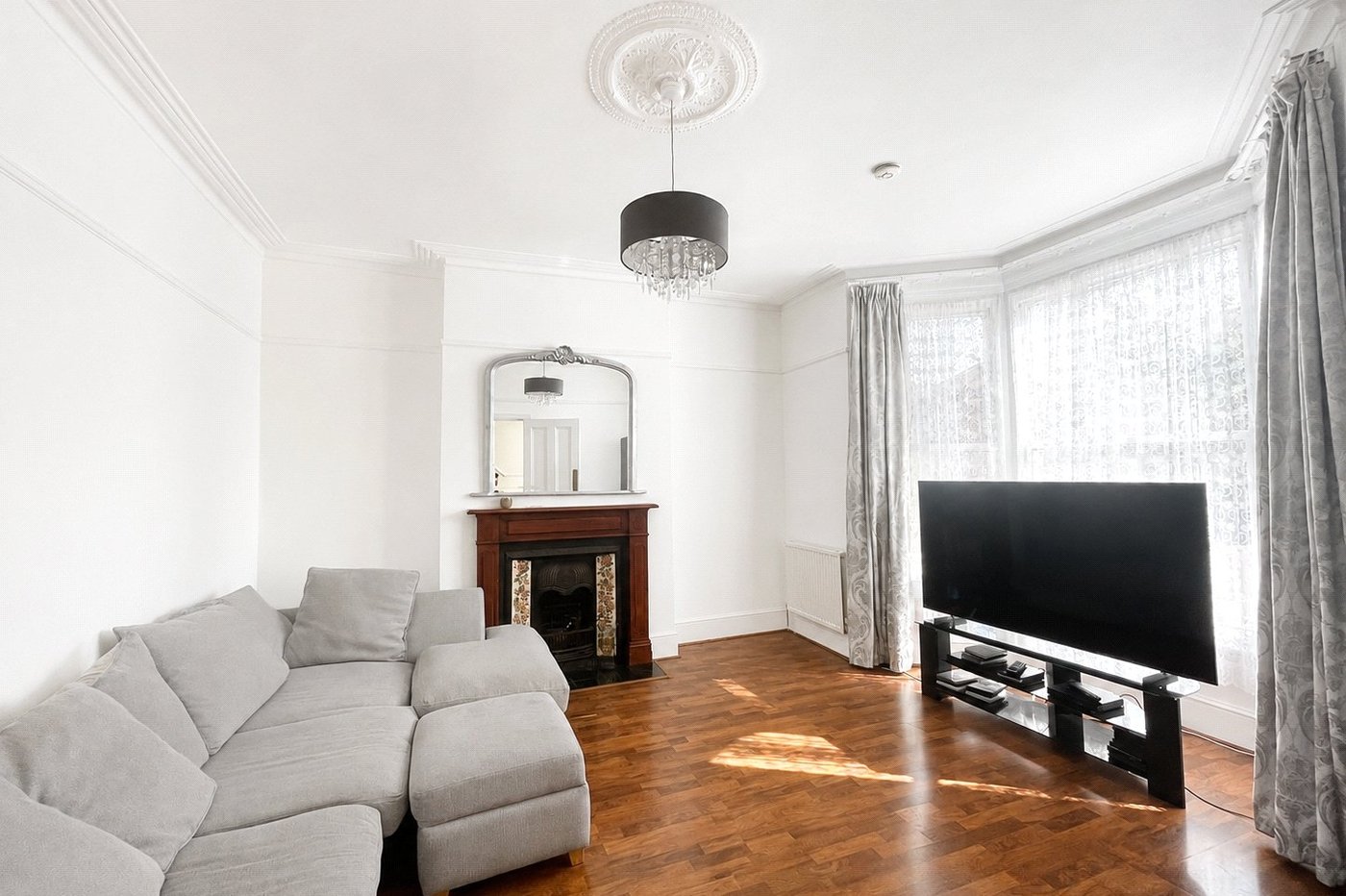 3 bedroom house for sale in London | Robinson Jackson