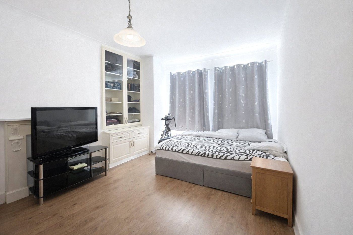 3 bedroom house for sale in London | Robinson Jackson