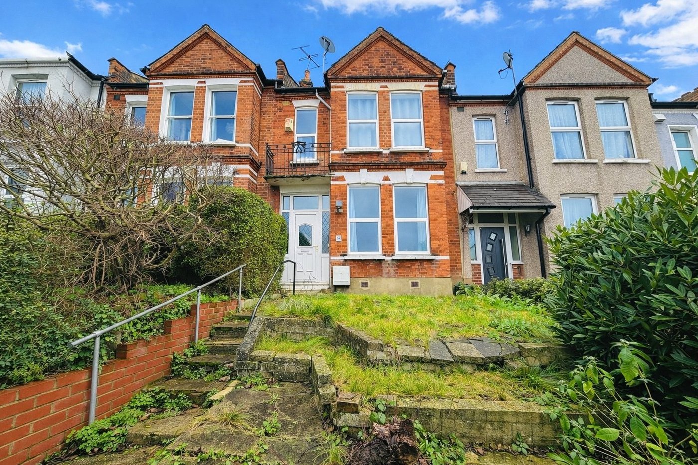 3 bedroom house for sale in London | Robinson Jackson