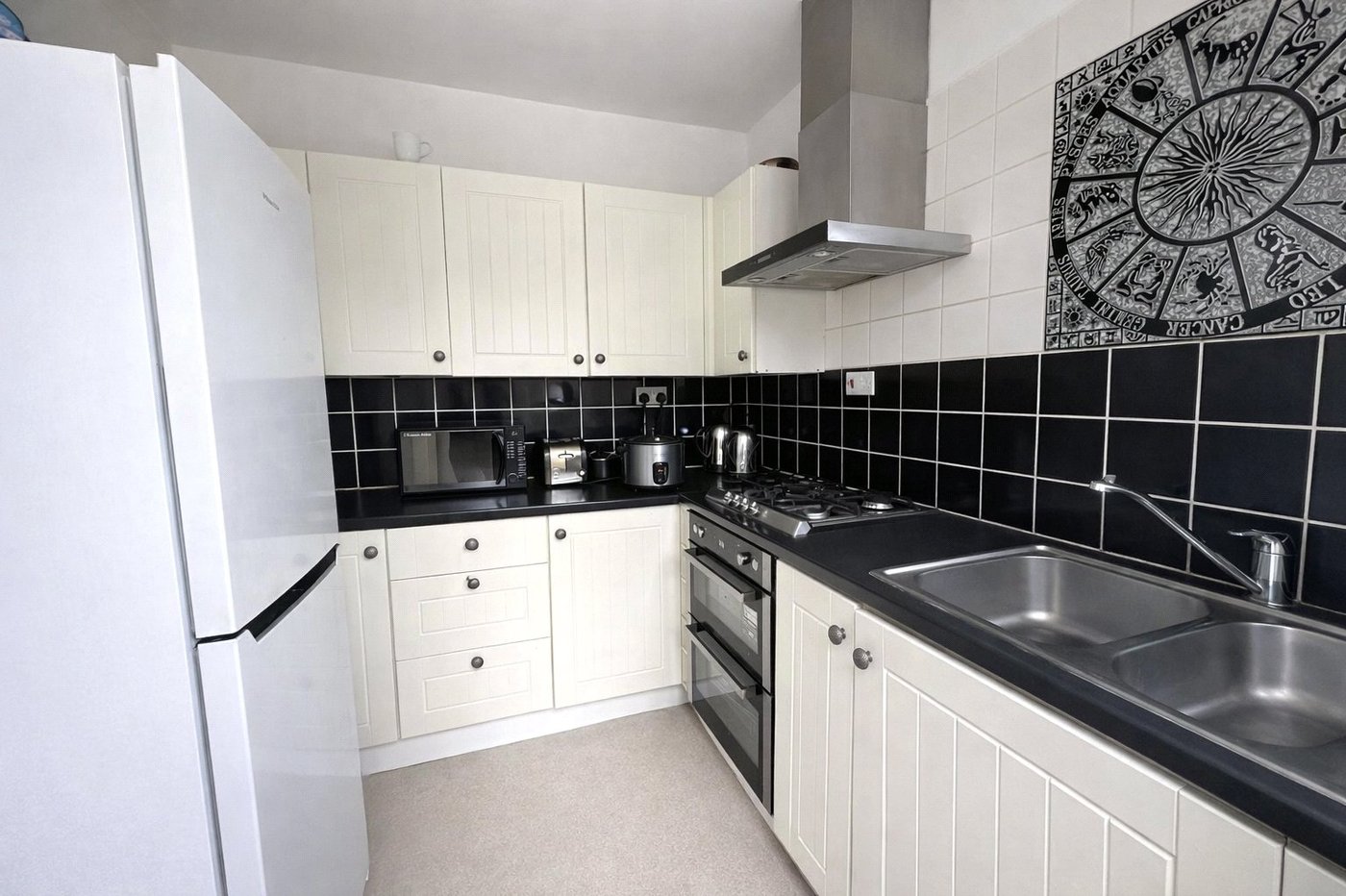 3 bedroom house for sale in London | Robinson Jackson