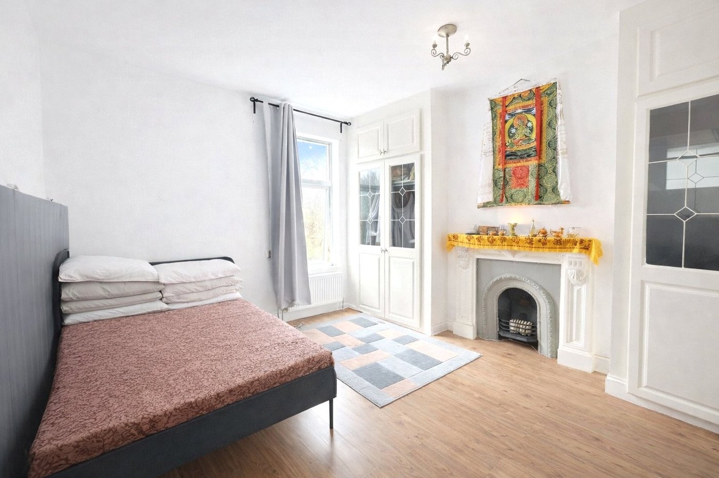 3 bedroom house for sale in London | Robinson Jackson