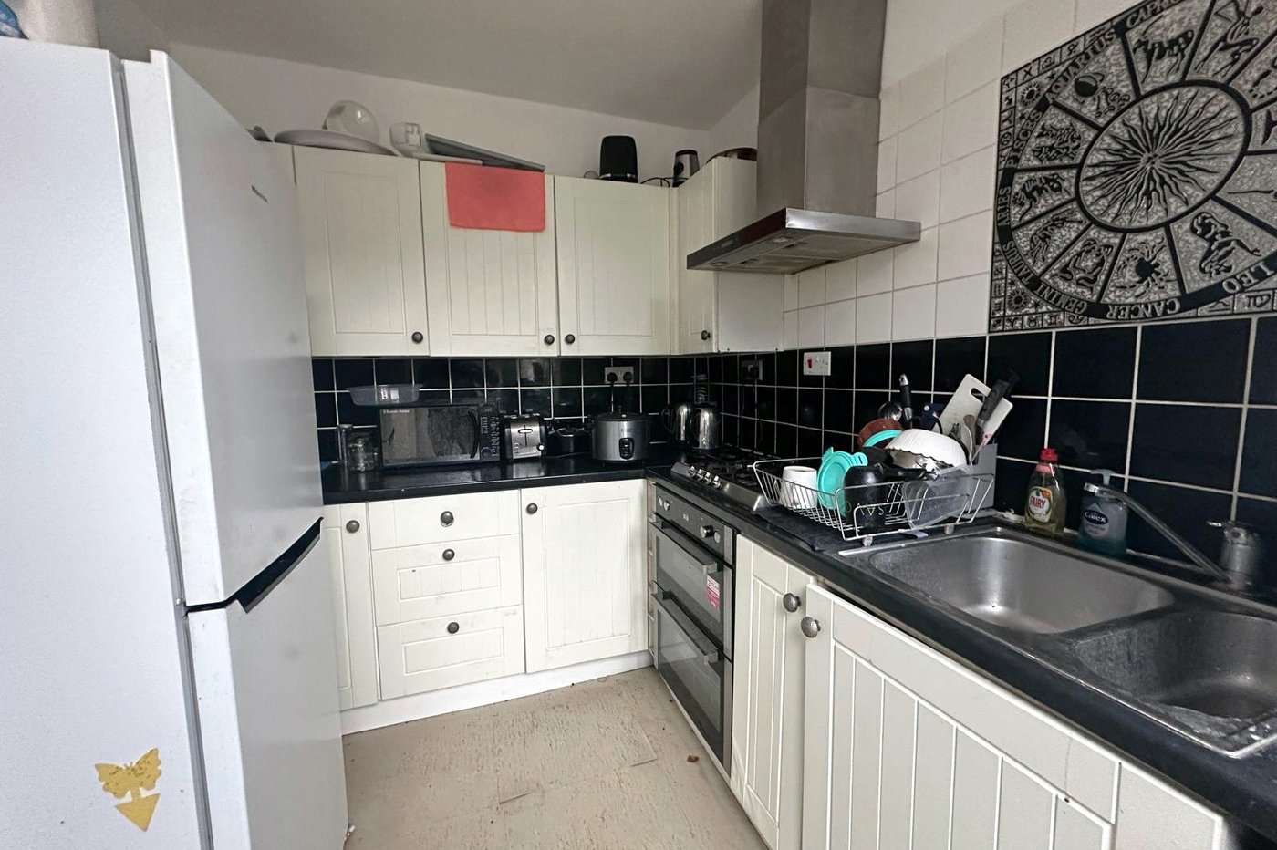 3 bedroom house for sale in London | Robinson Jackson