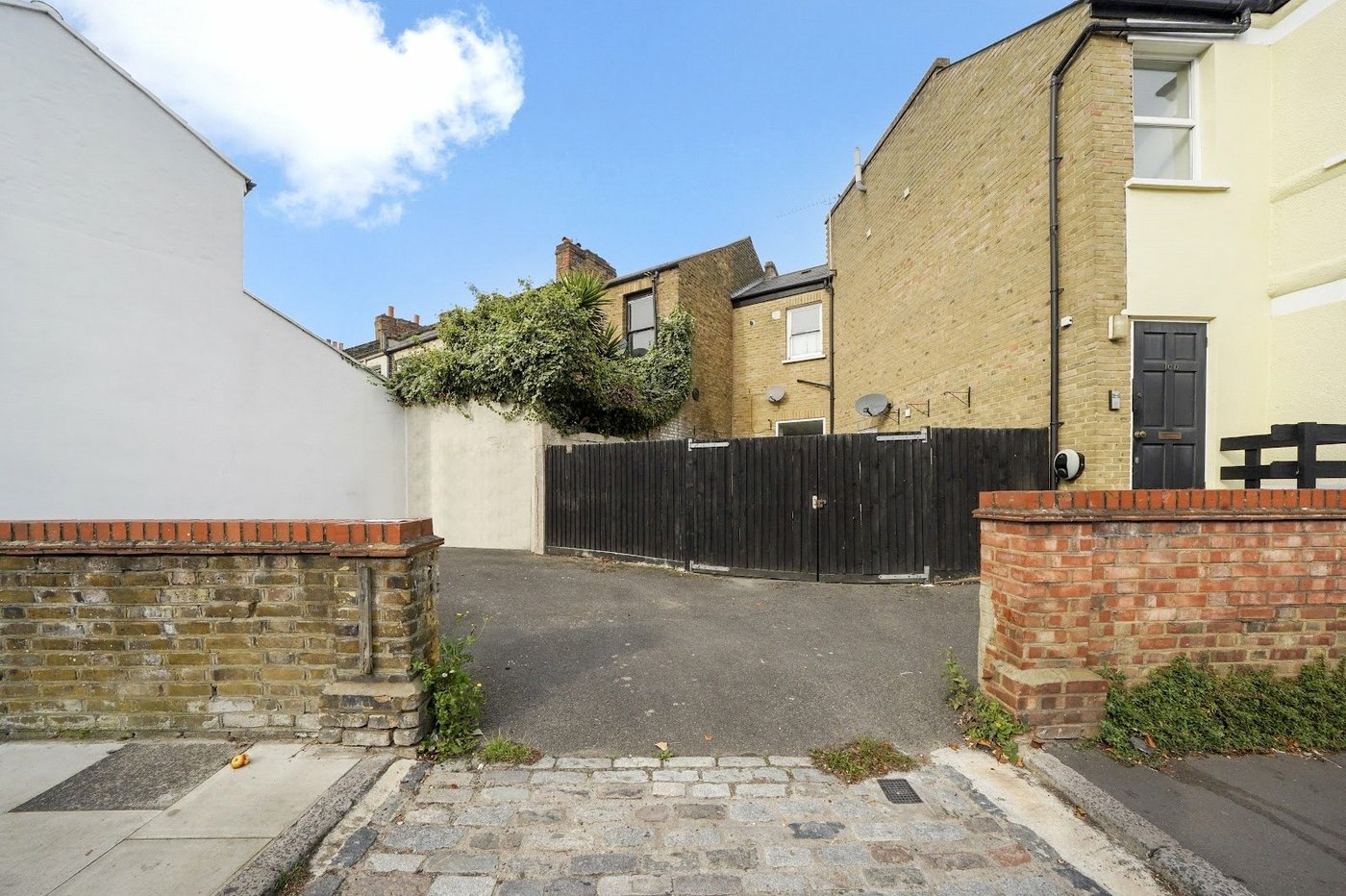 1 bedroom property for sale in London | Robinson Jackson