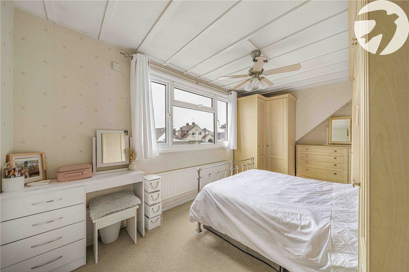 3 bedroom property for sale in West Dartford | Robinson Jackson