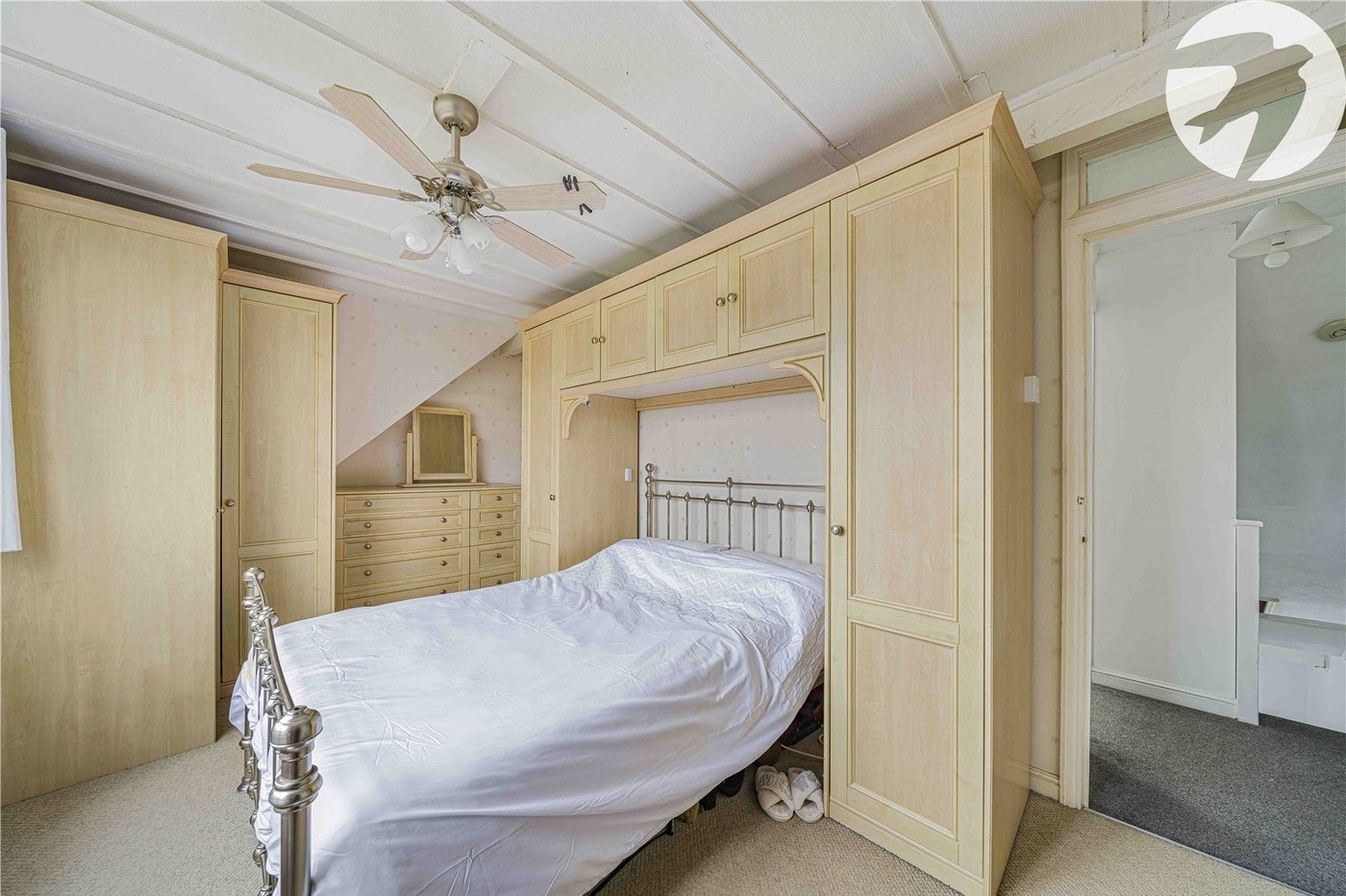 3 bedroom property for sale in West Dartford | Robinson Jackson