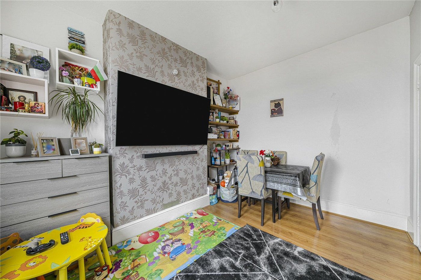 1 bedroom property for sale in Springfield Road | Robinson Jackson