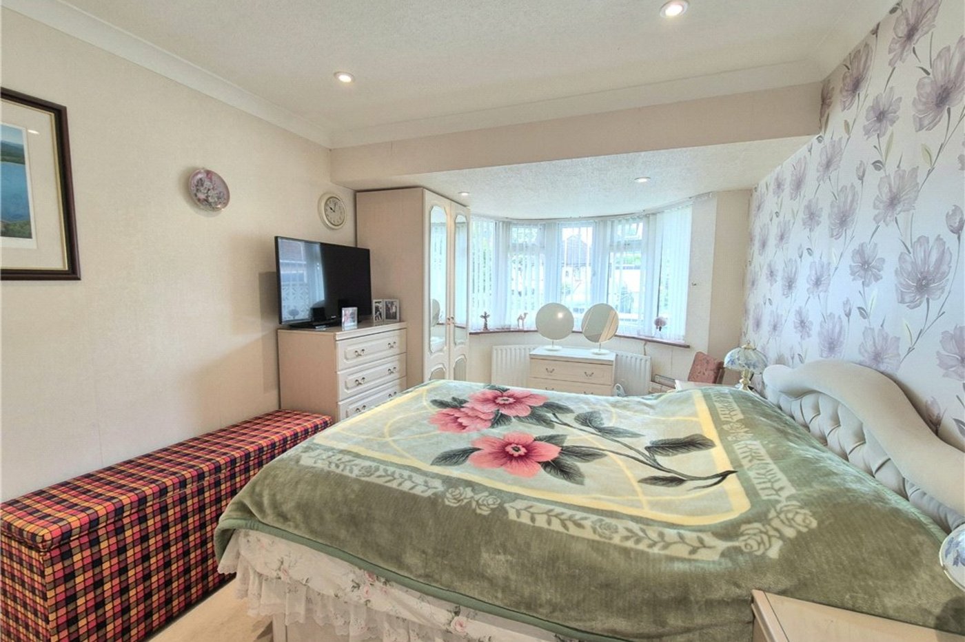 4 bedroom bungalow for sale in Orpington | Robinson Jackson