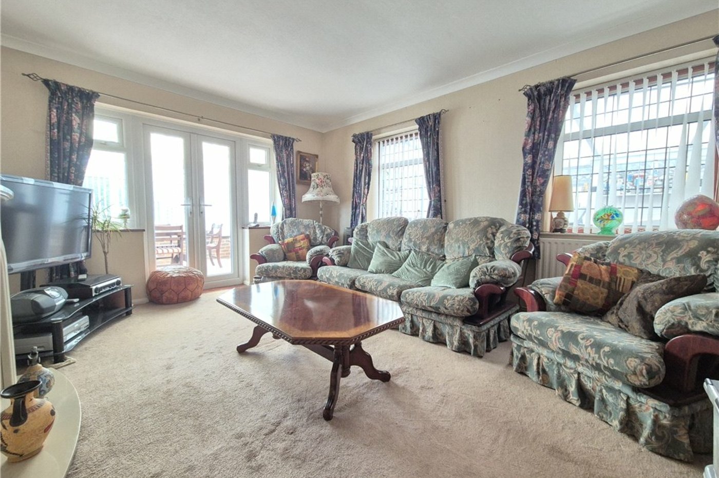 4 bedroom bungalow for sale in Orpington | Robinson Jackson