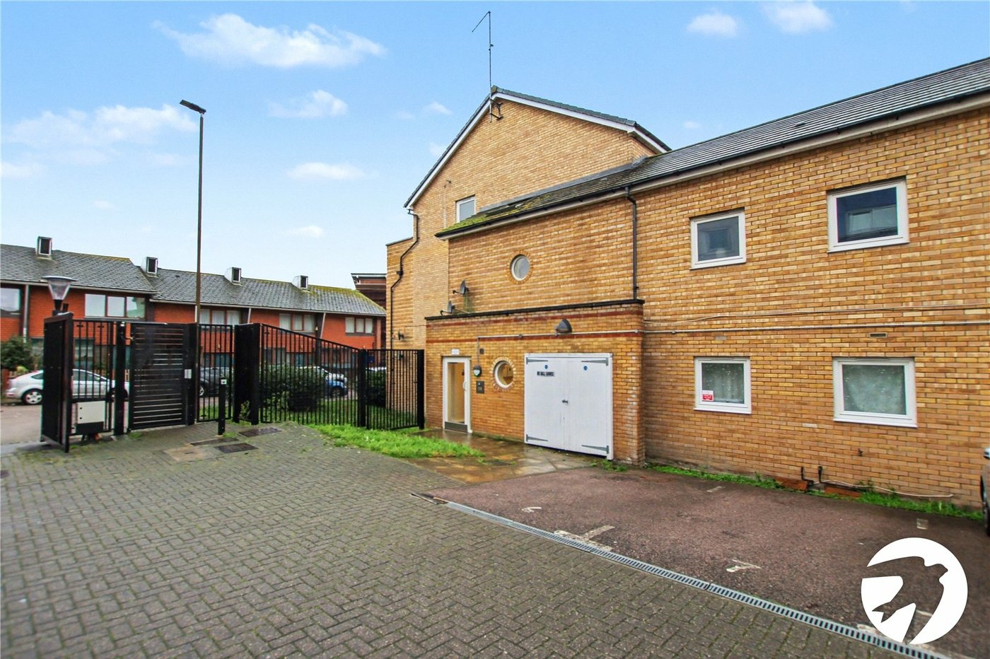 2 bedroom property for sale in London | Robinson Jackson