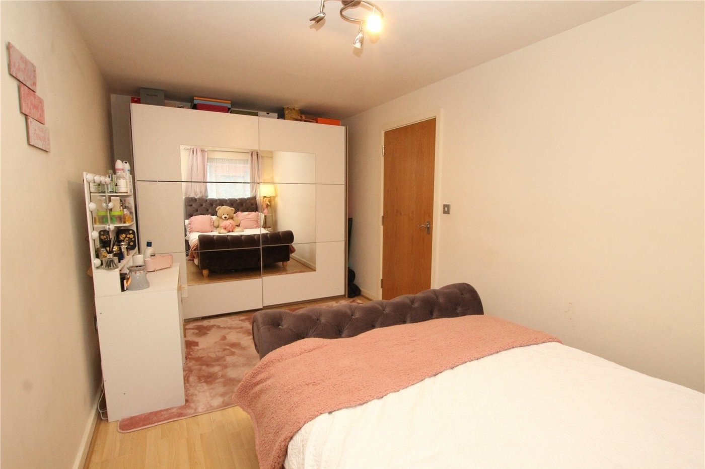 2 bedroom property for sale in London | Robinson Jackson