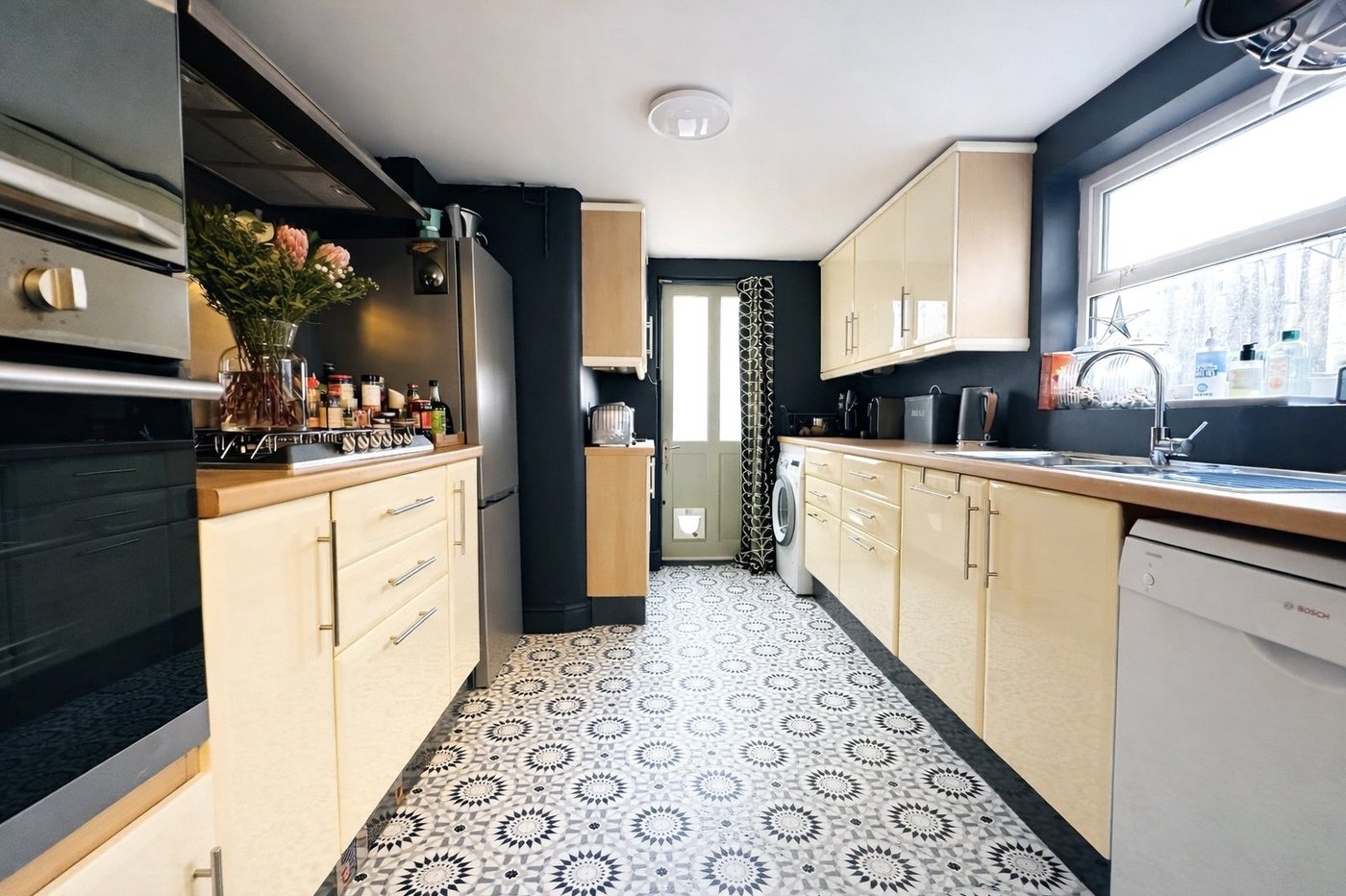 2 bedroom house for sale in London | Robinson Jackson