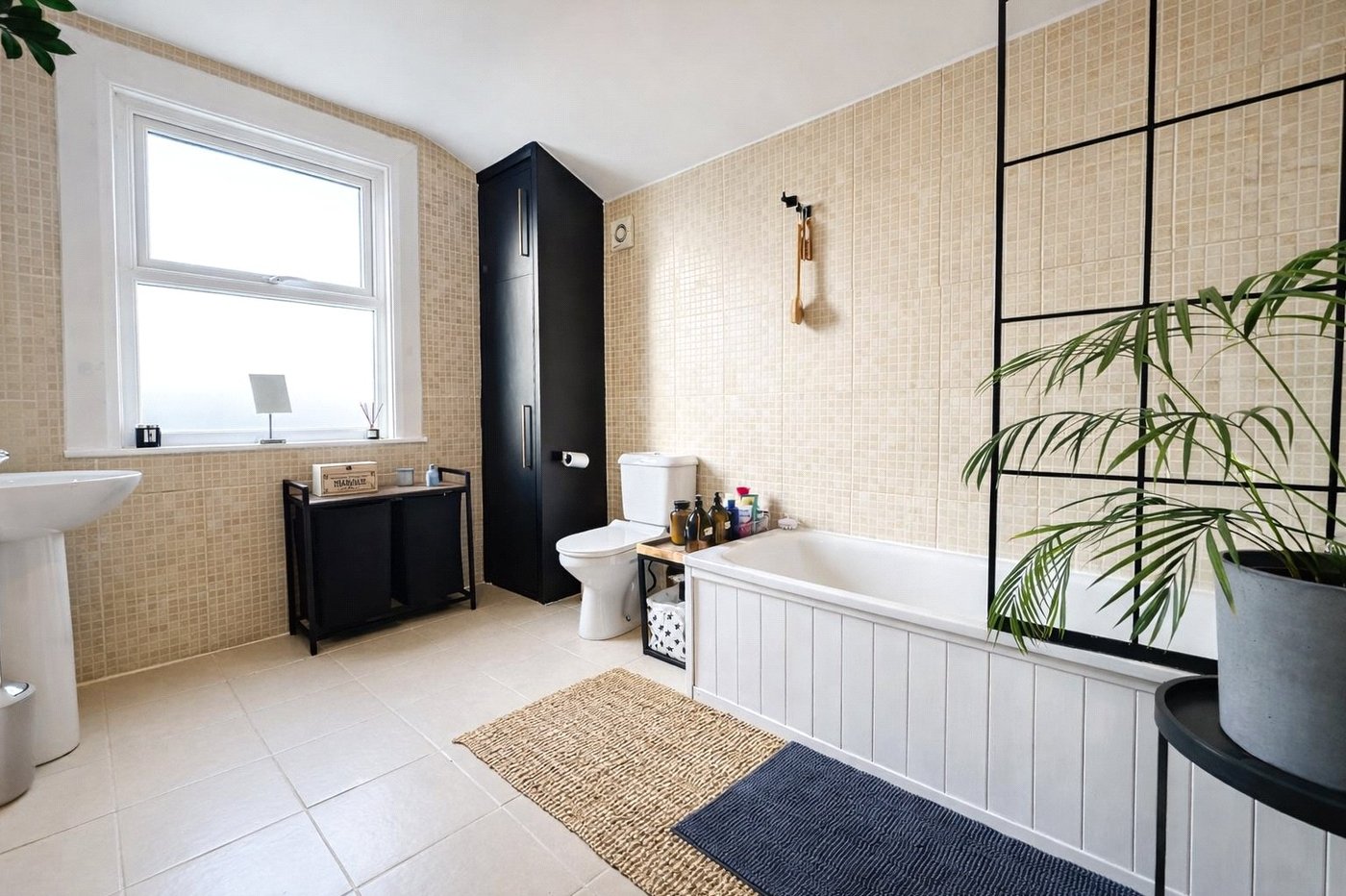 2 bedroom house for sale in London | Robinson Jackson
