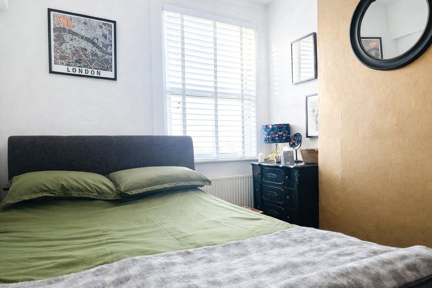 2 bedroom house for sale in London | Robinson Jackson