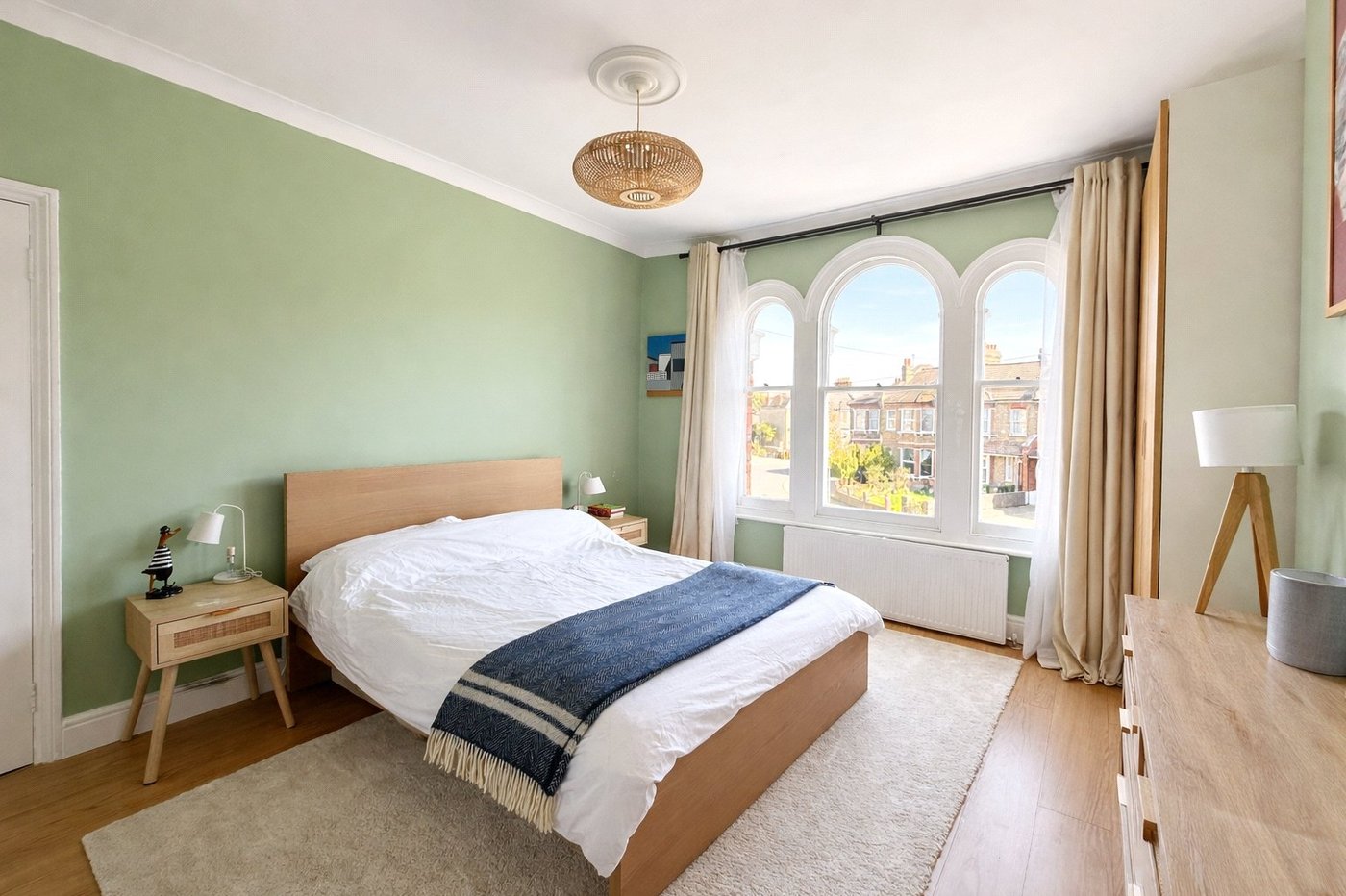 2 bedroom property for sale in London | Robinson Jackson