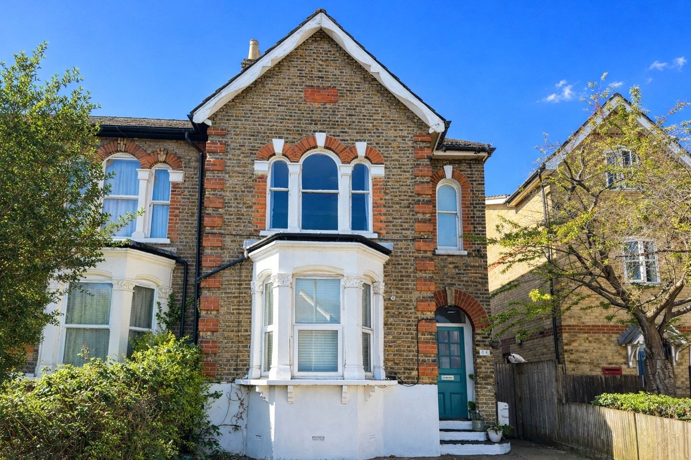 2 bedroom property for sale in London | Robinson Jackson