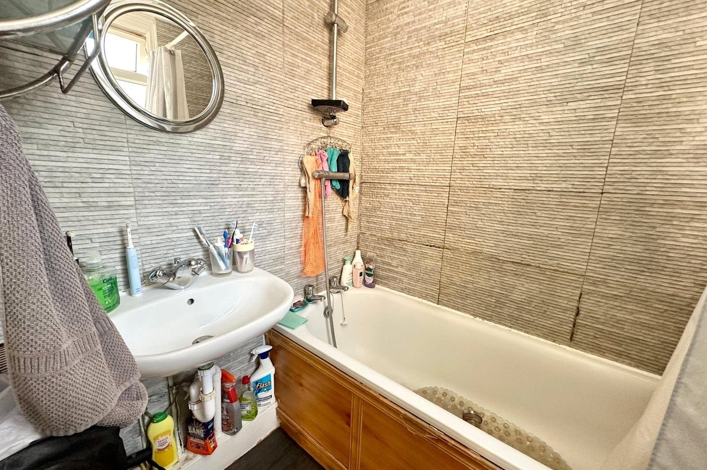 3 bedroom house for sale in London | Robinson Jackson