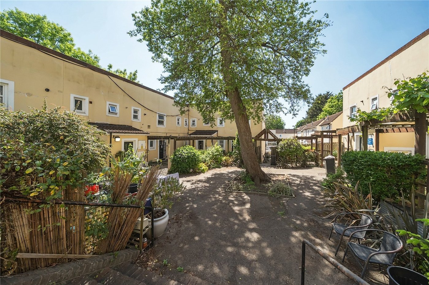 2 bedroom property for sale in London | Robinson Jackson