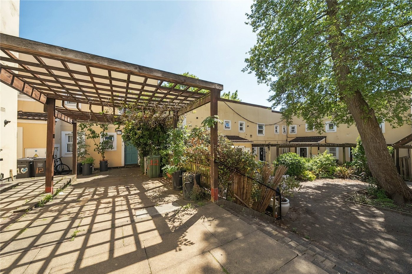 2 bedroom property for sale in  | Robinson Jackson