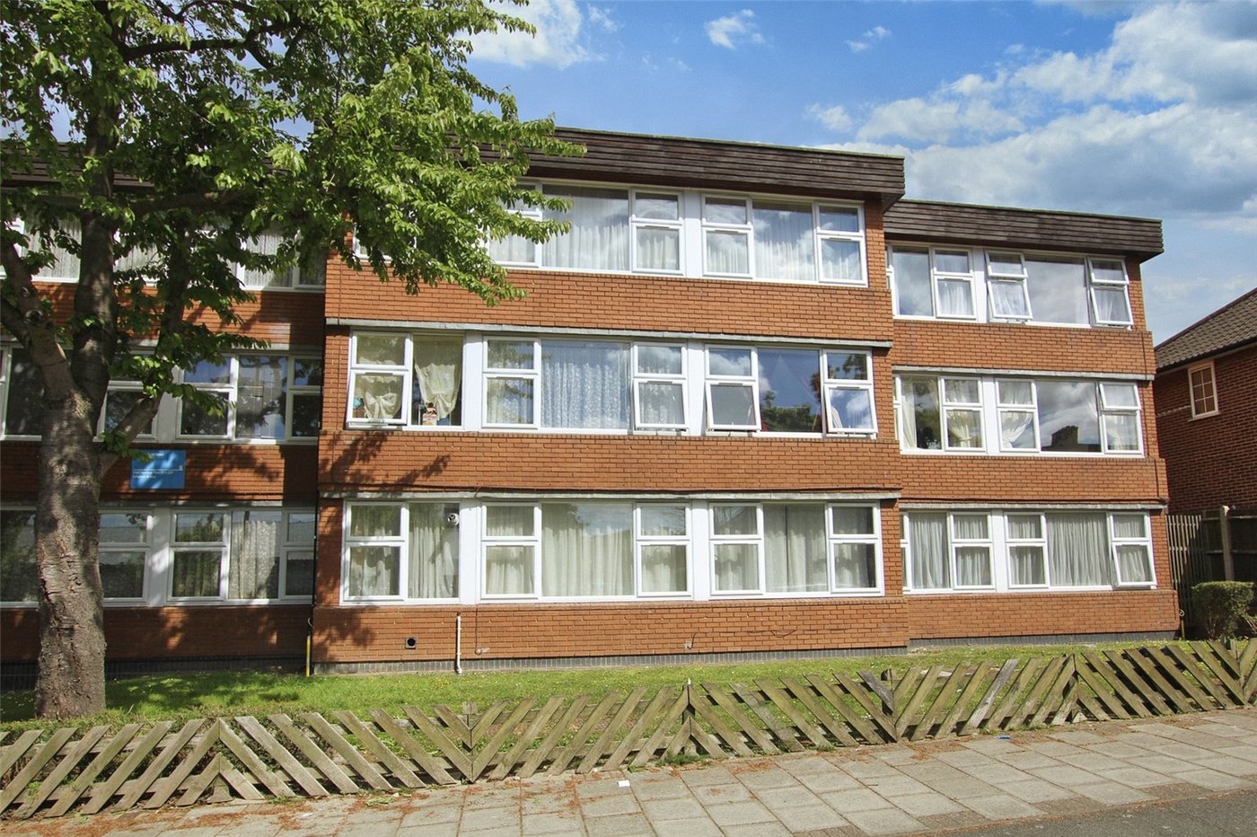 2 bedroom property for sale in Mottingham | Robinson Jackson