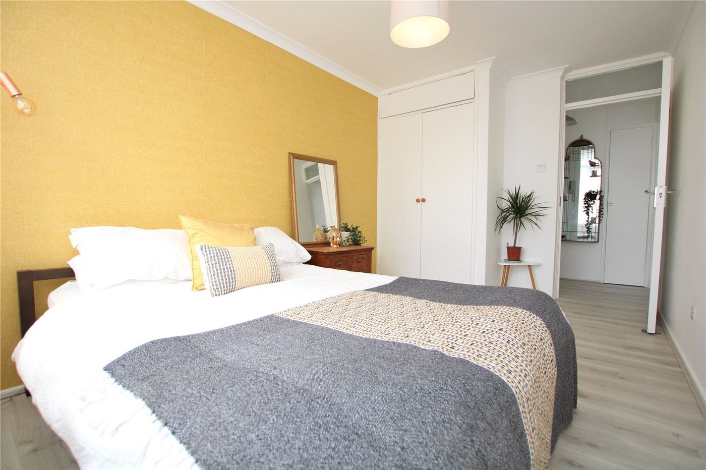 2 bedroom property for sale in Mottingham | Robinson Jackson