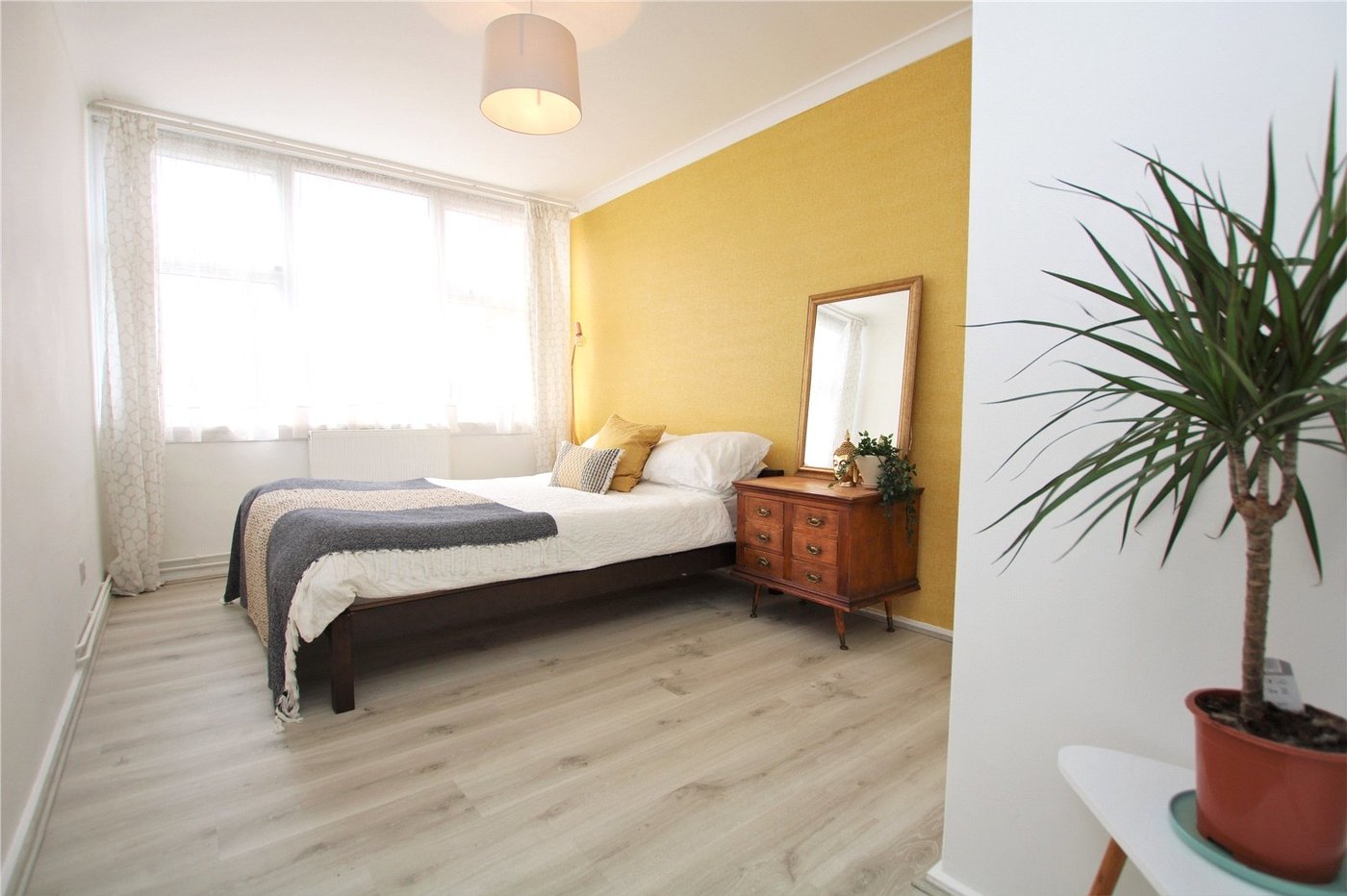 2 bedroom property for sale in Mottingham | Robinson Jackson