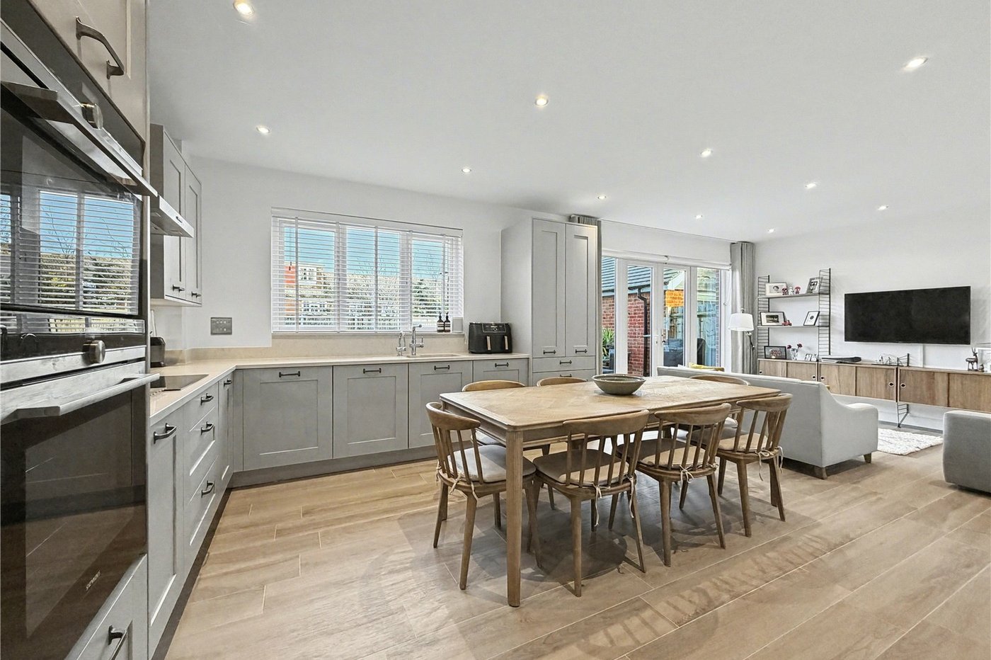 4 bedroom house for sale in Rainham | Robinson Michael & Jackson